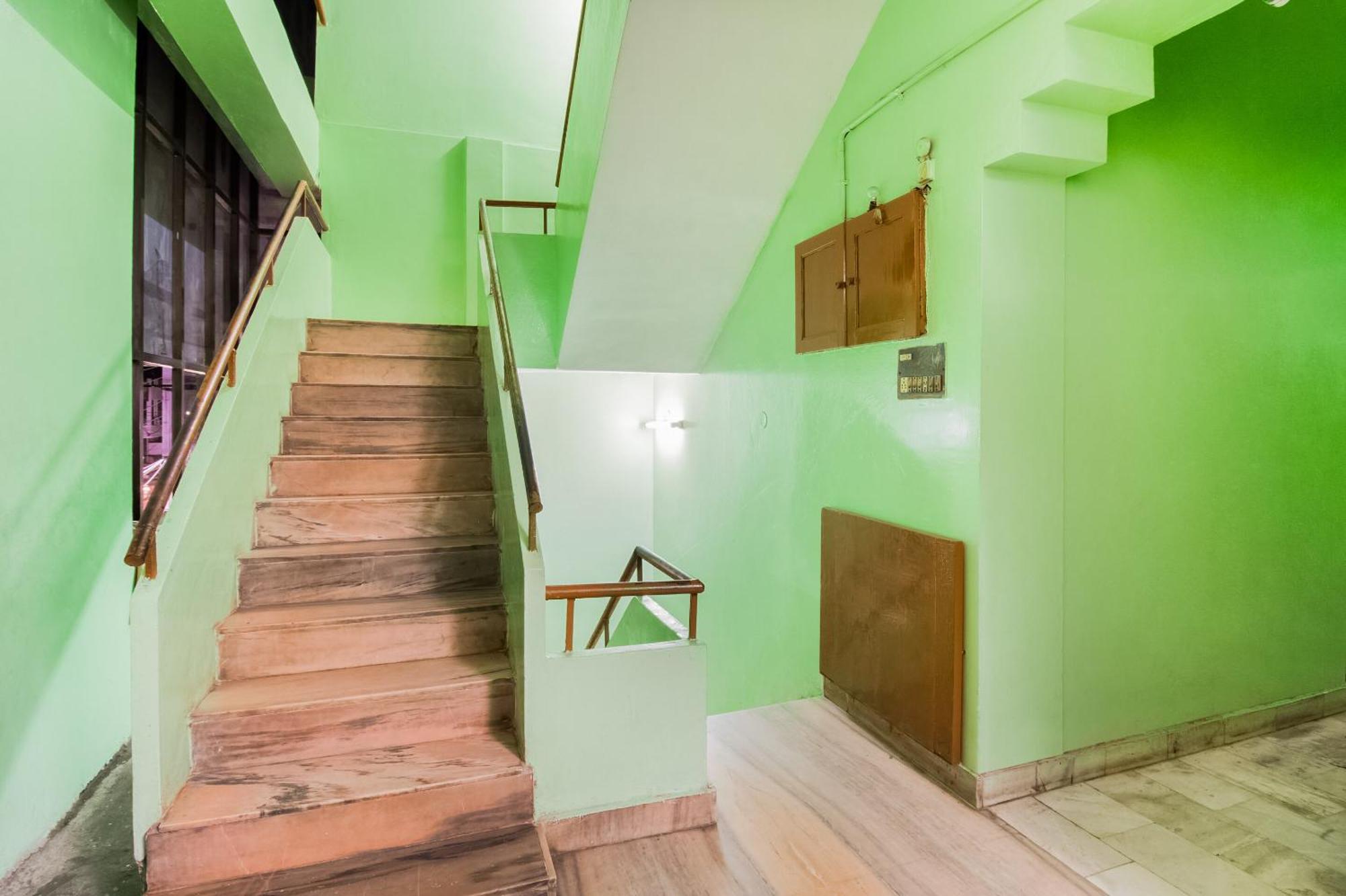 Spot On Sri Ratna Lodge Rājahmundry エクステリア 写真