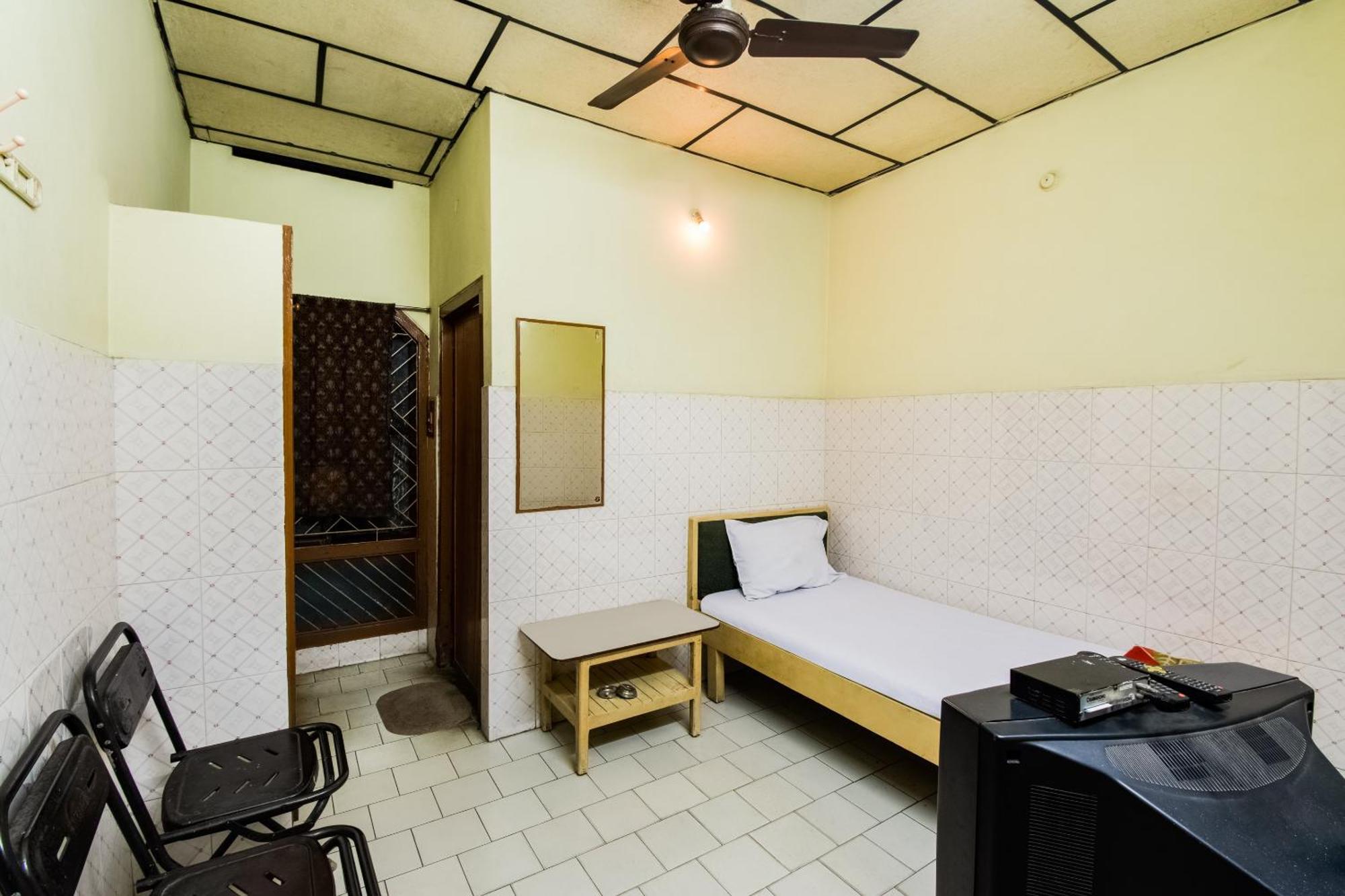 Spot On Sri Ratna Lodge Rājahmundry エクステリア 写真