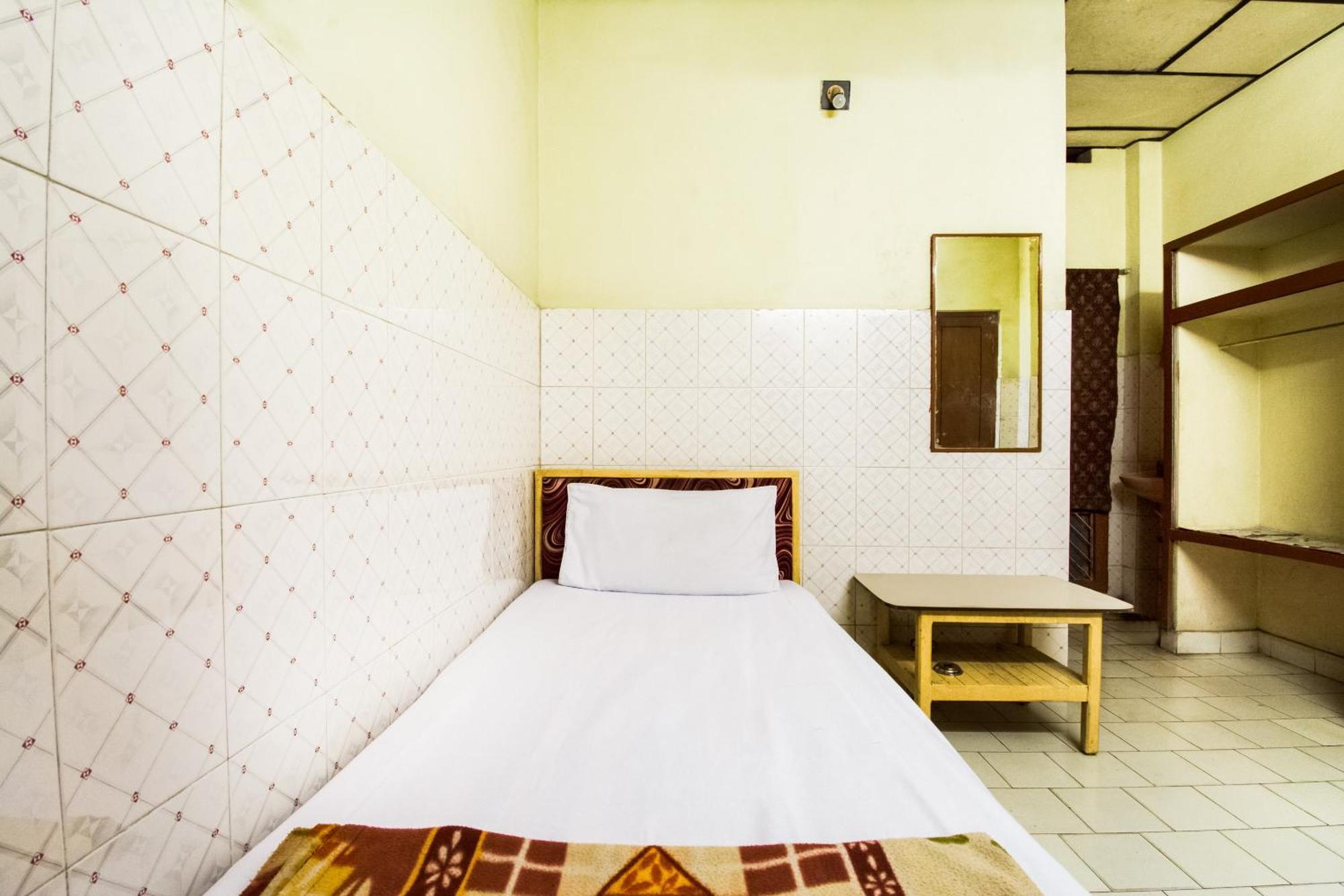 Spot On Sri Ratna Lodge Rājahmundry エクステリア 写真