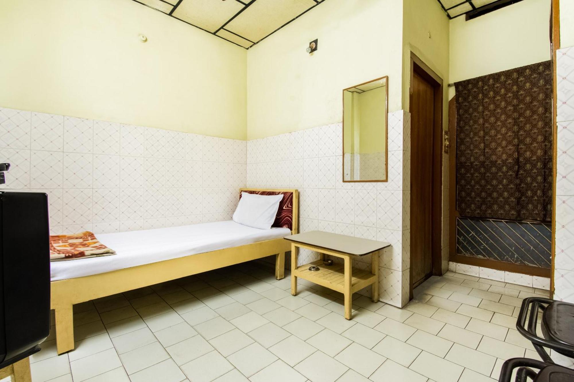 Spot On Sri Ratna Lodge Rājahmundry エクステリア 写真